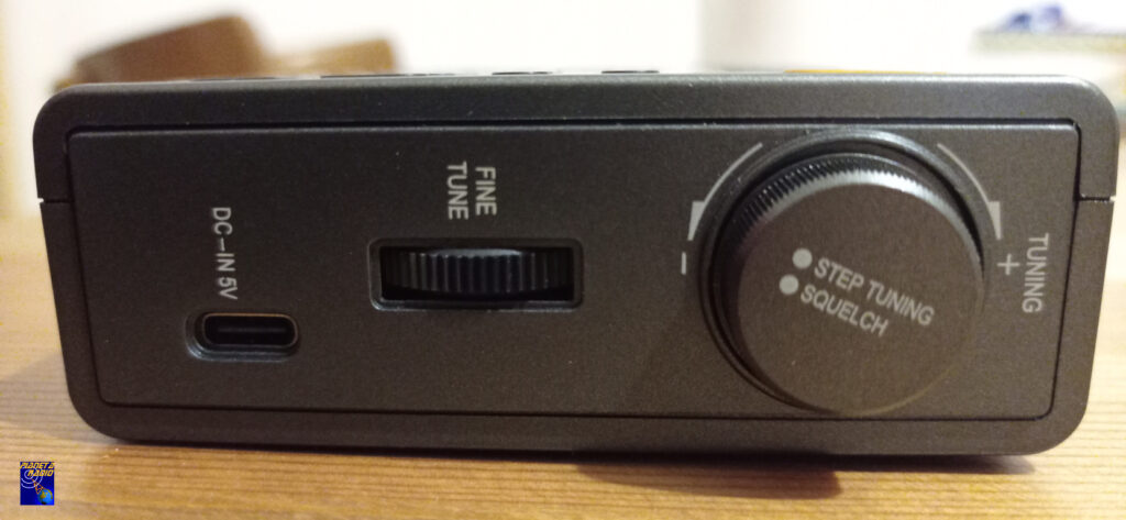 XHDATA D-808 - Lato dx